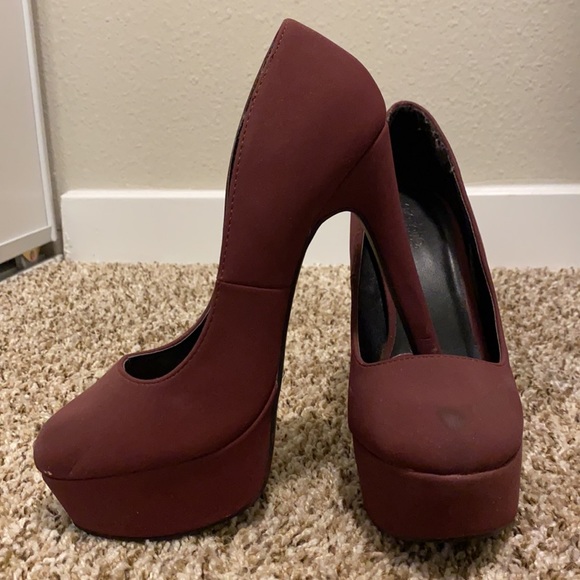 Heels - Picture 2 of 3